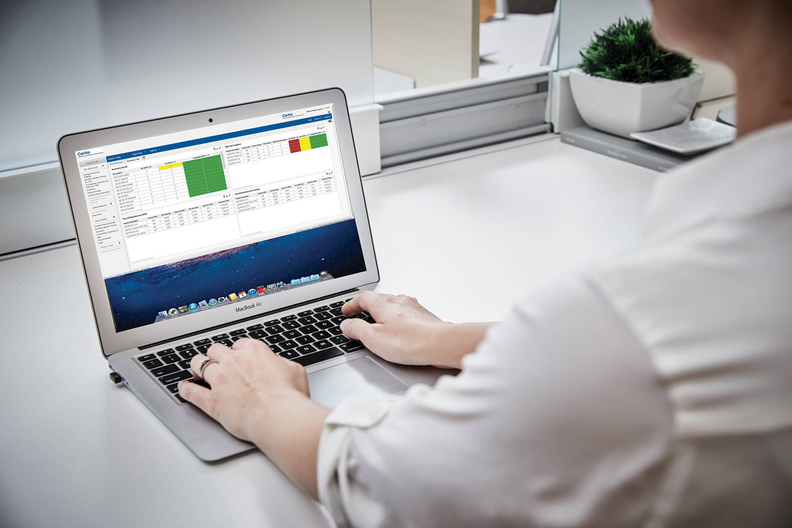 DeviceLaptopDeskFemale11160006