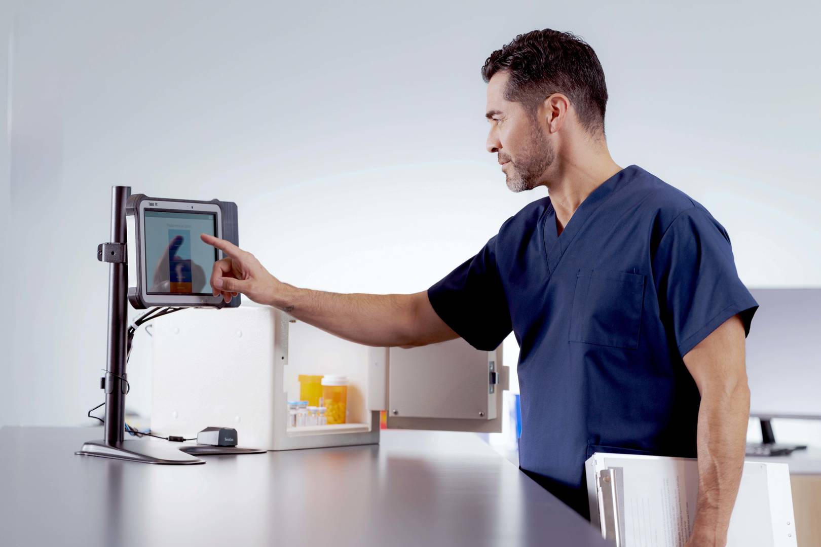 male veterinarian using Repleni-Trac Vault